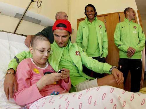  Ronaldo nhân ái nhất thế giới