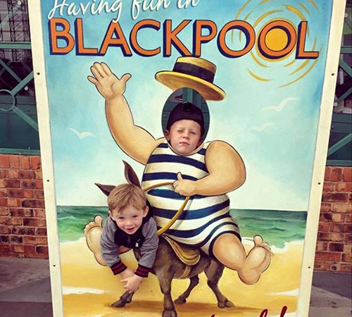 Rooney chi 114 bảng đưa vợ con tới Blackpool vui chơi