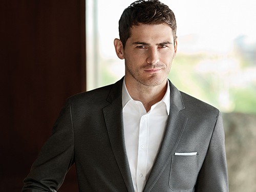 Casillas làm... cò