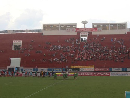 Sân Đồng Nai trống hoang trong trận đấu “sinh tử”