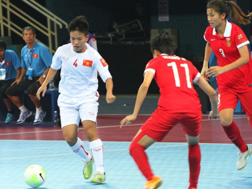 Futsal nữ châu Á 2015: Thua Trung Quốc, tuyển Việt Nam khó vào  bán kết