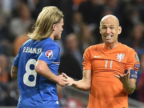 Arjen Robben chấn thương: Một người đau, hai kẻ khổ
