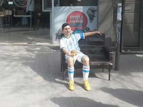 Giáo hoàng làm lễ cưới cho Maradona