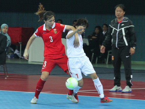 Futsal nữ châu Á 2015: Thua Trung Quốc, tuyển Việt Nam khó vào  bán kết