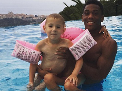 Anthony Martial (Man Utd): Người cha mẫu mực ở tuổi 19