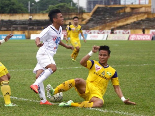 V.League mùa vắng “sao”: Khi những đôi chân hóa đá