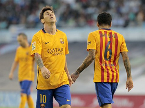 Barcelona's Lionel Messi from Argentina, gestures during a Spanish La Liga soccer match between RC Celta and FC Barcelona, at the Balaídos stadium in Vigo, Spain, Wednesday, Sept. 23, 2015. (AP Photo/Lalo R. Villar)