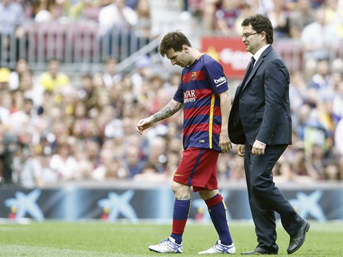 Messi ngồi ở nhà vẫn không... vô dụng