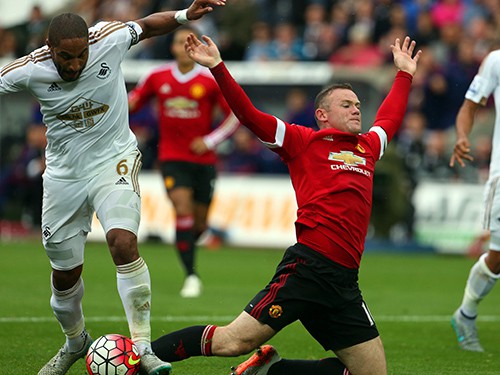 Ashley Williams: Không ngờ Rooney giờ vụng quá!