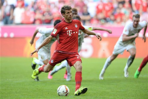 Bản lĩnh của Mueller giúp Bayern thoát hiểm phút cuối.