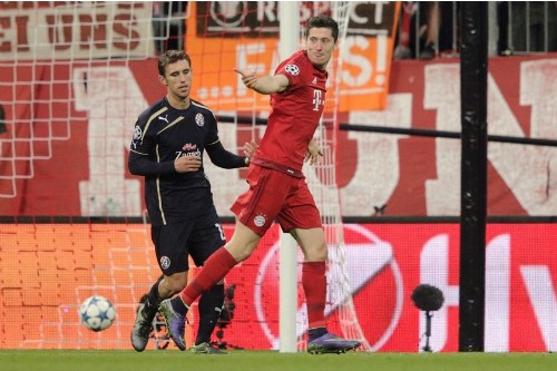 Lewandowski duy trì phong độ cực cao giúp Bayern thắng dễ Zagreb.