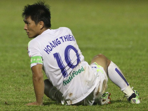 Tiền vệ Hoàng Thiên: “Chạy mất dép”