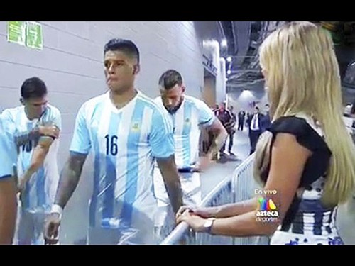 Messi phớt lờ phóng viên xinh đẹp