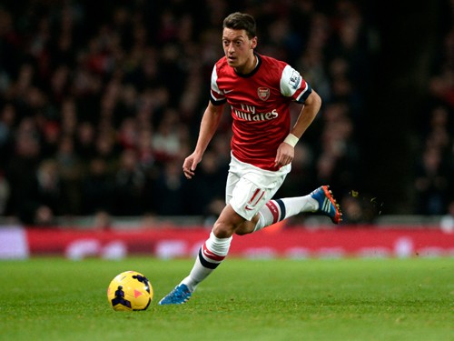 Mesut Oezil sắp được đãi ngộ kỷ lục