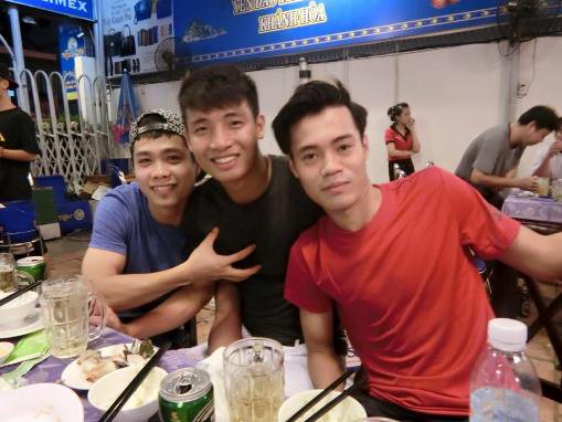 Kết thúc V.League 2015, Tiến Dũng (giữa) sẽ quay trở về khoác áo Viettel