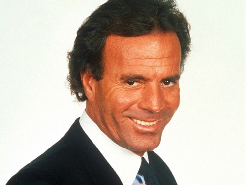 Julio Iglesias khen ngợi Ronaldo