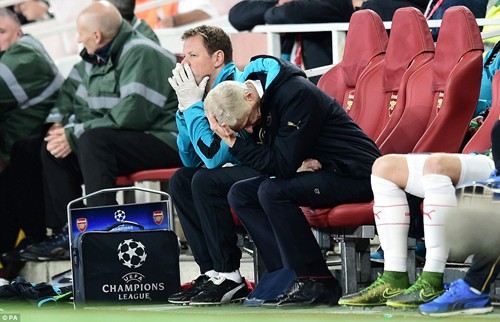 Sau thất bại, lại phải  hỏi Wenger