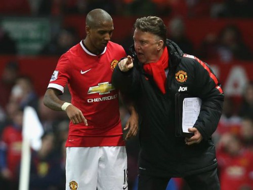 Ashley Young: "Tôi thừa sức đá thay Rooney"