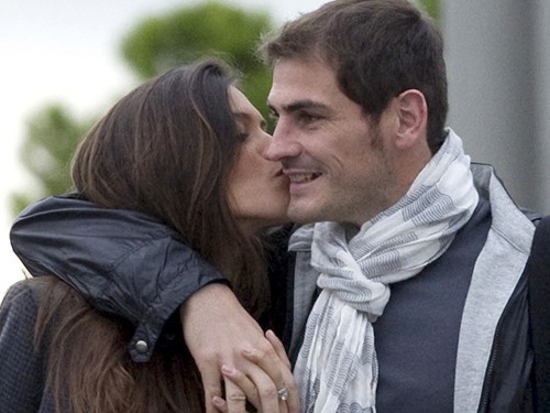 Iker Casillas nhờ “chân gỗ” tán Sara