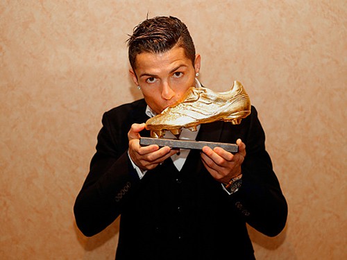 Ronaldo giành Chiếc giày vàng lần thứ 4
