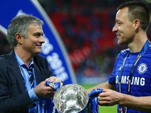 Các học trò vẫn bênh vực Mourinho dù Chelsea thua tan nát