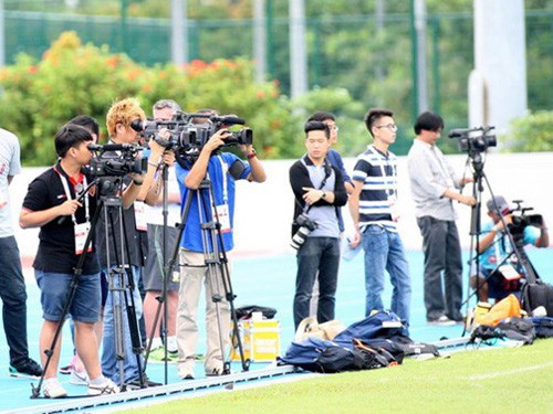 60 phóng viên Thái Lan theo chân HLV Kiatisak đến Mỹ Đình