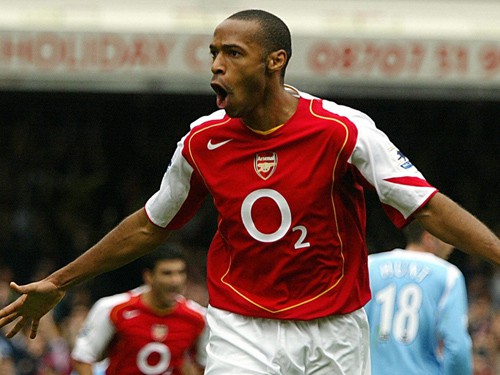 LONDON, UNITED KINGDOM:  Arsenal's French forward Thierry Henry  celebrates his goal against Bolton Wanderers during a premier league match at Highbury in north London, 18 September  2004. AFP PHOTO / ODD ANDERSEN         - - No telcos,website use to description of license with FAPL on, www.faplweb.com - -  (Photo credit should read ODD ANDERSEN/AFP/Getty Images)