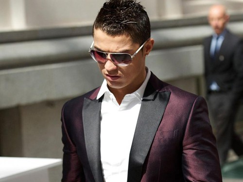 Ronaldo “tâm sự”  với người mẫu 19 tuổi trong khách sạn