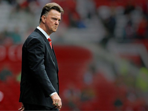 Van Gaal kiểm soát học trò “làm bậy” trong khách sạn