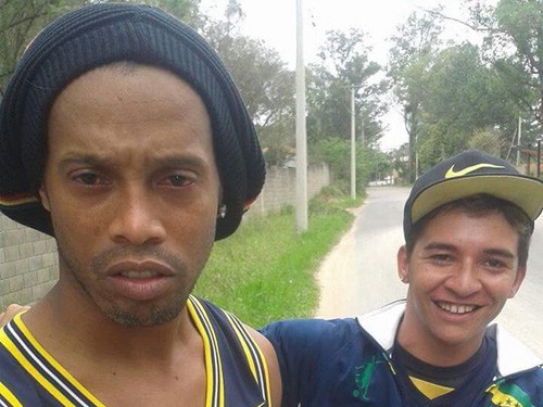 Ro “vẩu” gặp tai nạn, fan xin chụp selfie