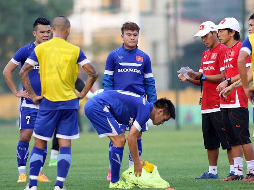 Ronaldo Việt Nam bị HLV Miura chê béo