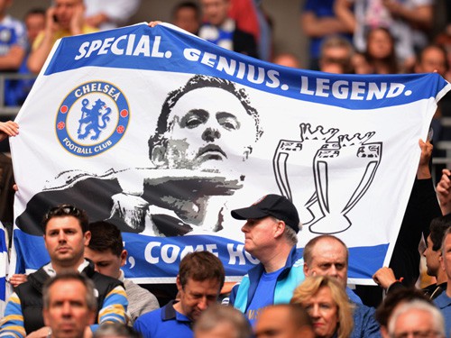 Chelsea sa thải Mourinho là... dại