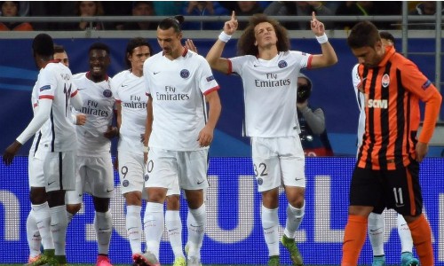 David Luiz ăn mừng trong chiến thắng của PSG trước Shakhtar Donetsk.
