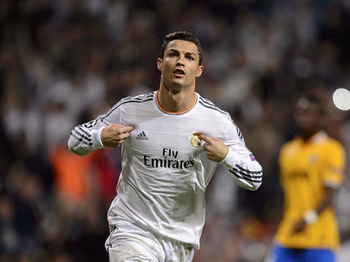 Ronaldo vượt mốc 500 bàn: Sức mạnh vô hạn