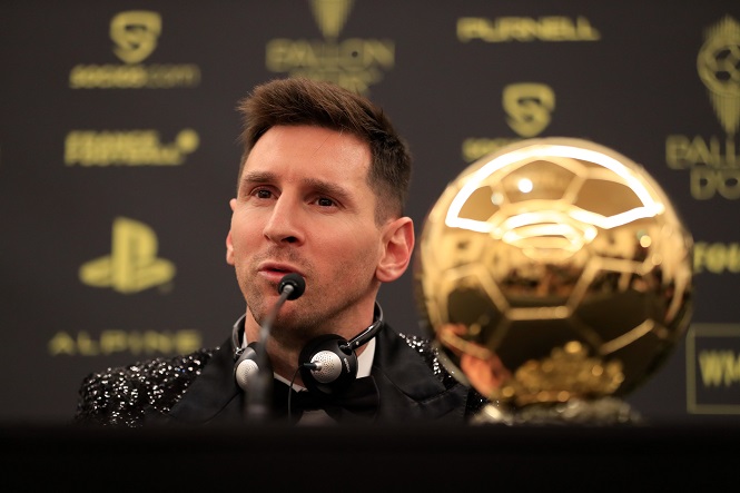 Messi gặp rắc rối đầu tiên sau khi đoạt Quả bóng vàng