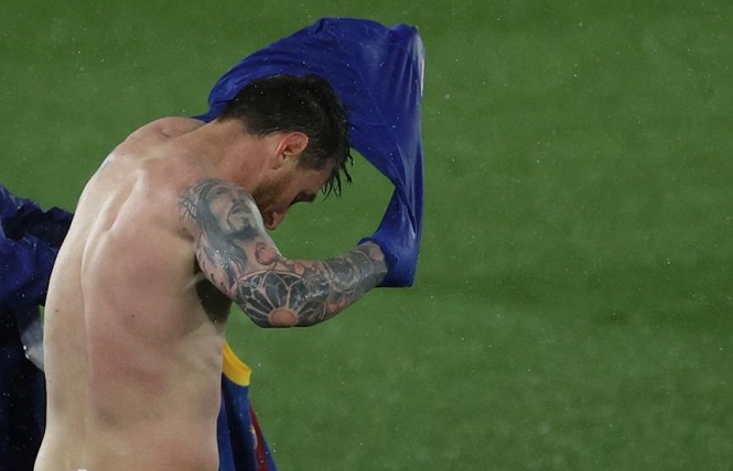Messi run rẩy thay áo trong trận Siêu kinh điển Real vs Barca