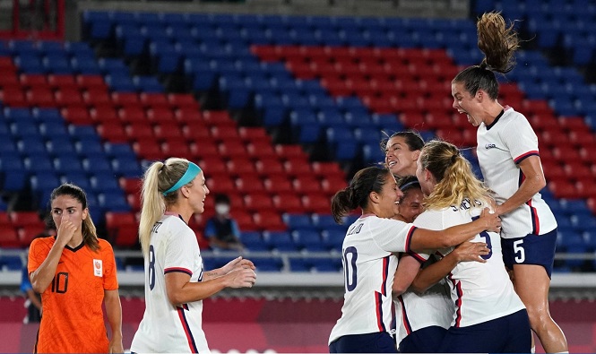Bóng đá nữ Mỹ vào chung kết Olympic nhờ người hùng bắt penalty