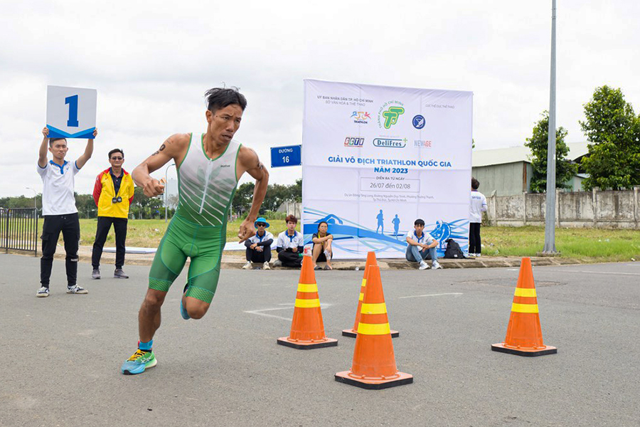 Vắng quán quân SEA Games Phạm Tiến Sản, Nguyễn Anh Trí vô địch quốc gia duathlon nam