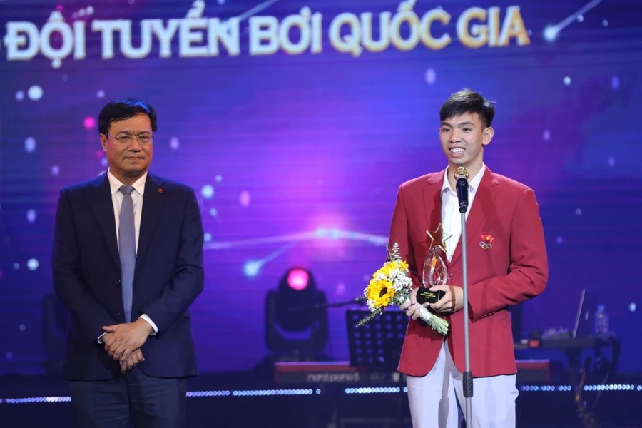 “Kình ngư” Nguyễn Huy Hoàng giành thêm giải thưởng trước khi dự Olympic Paris 2024
