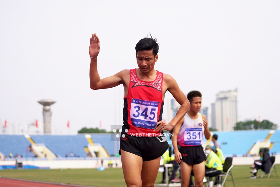 “Lão tướng” Nguyễn Văn Lai phá sâu kỷ lục đại hội chạy 10.000m nam tồn tại 20 năm