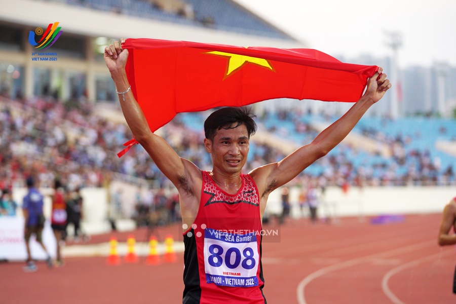 Nguyễn Văn Lai dừng thi đấu ở SEA Games bằng hai tấm HCV điền kinh trên sân nhà