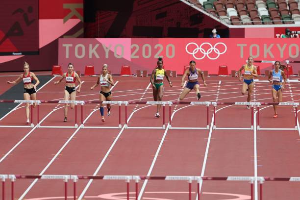 Cận cảnh màn thi đầy kịch tính đưa Quách Thị Lan vào bán kết 400m rào Olympic Tokyo