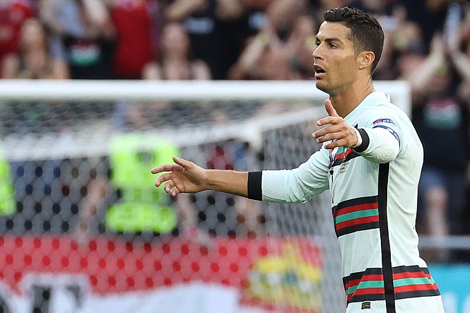 Ronaldo phung phí cơ hội khó tin cho Bồ Đào Nha