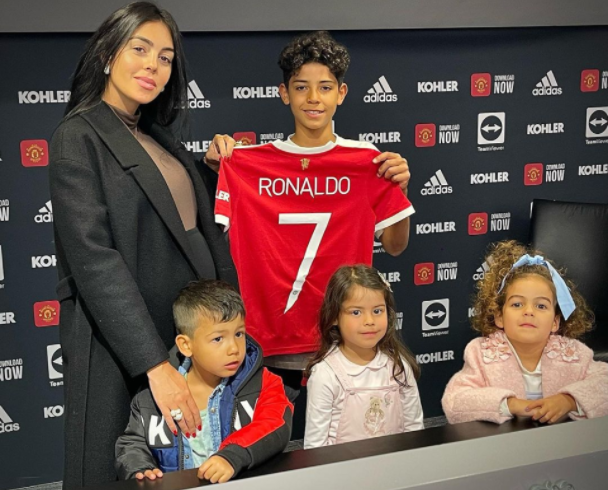 Con trai của Ronaldo có thể chơi cho 3 đội tuyển quốc gia