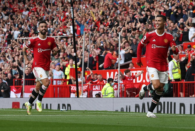Ronaldo ca ngợi bầu không khí kỳ diệu ở Old Trafford khi ra mắt MU