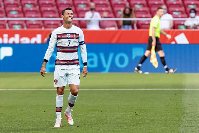 Ronaldo chạy nước rút kinh ngạc ở phút 87 với tuyển Bồ Đào Nha