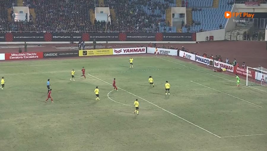 Vì sao trọng tài cho tuyển Việt Nam hưởng phạt đền trong trận gặp Malaysia?