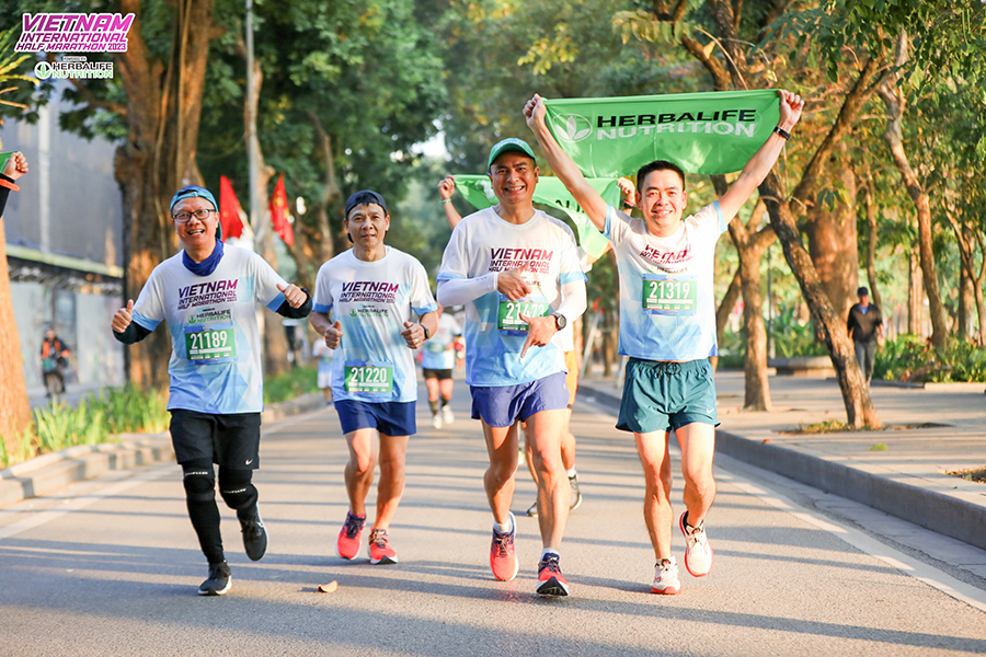 Hạng mục Đồng đội hấp dẫn của Giải Bán Marathon Quốc tế Việt Nam 2024