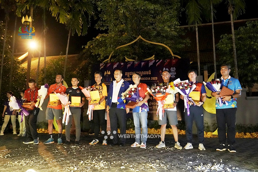 Tuyển xe đạp Việt Nam được đón tiếp nồng hậu trước ngày tranh tài SEA Games 32