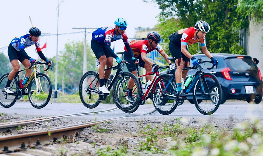 Gần 300 cua-rơ tranh tài Giải vô địch xe đạp đường trường và địa hình trẻ toàn quốc 2022